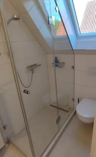 Апартаменты Am Waldrand Mit Grossem Balkon Люббекке