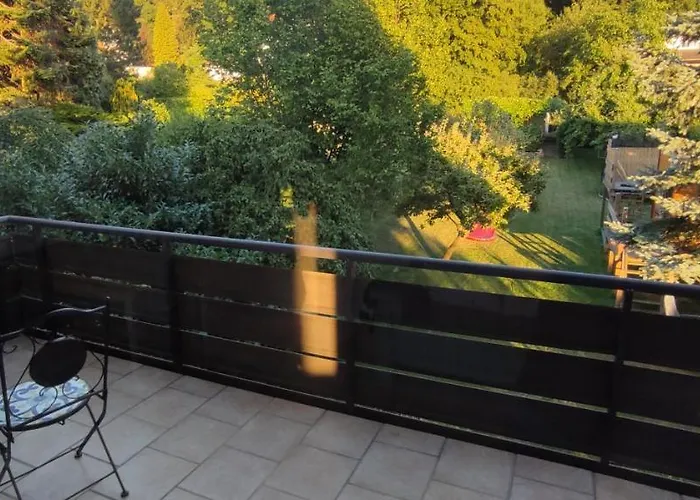 Am Waldrand Mit Grossem Balkon